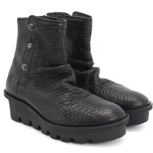 Black boots/Fluevogs/Size 11 (but I'm a street size 10 and these fit me)